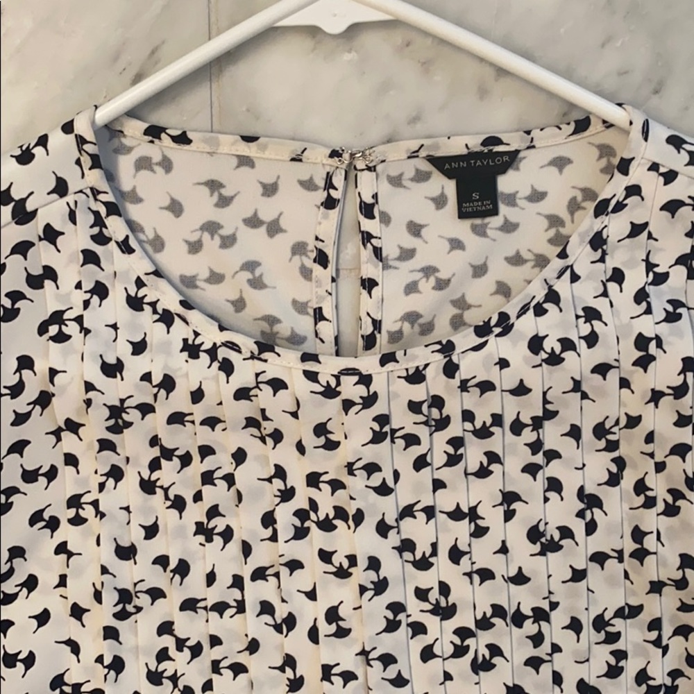 Patterned white & black blouse - Picture 2 of 5